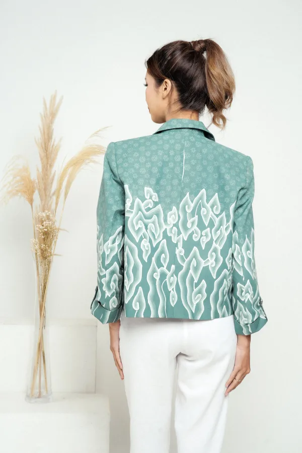 Blazer Batik Wanita Crop Megamendung Sinta - Image 5