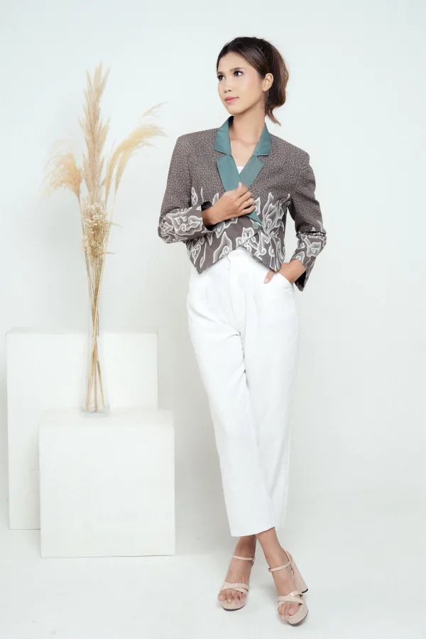 Blazer Batik Crop Megamendung Citra - Image 3