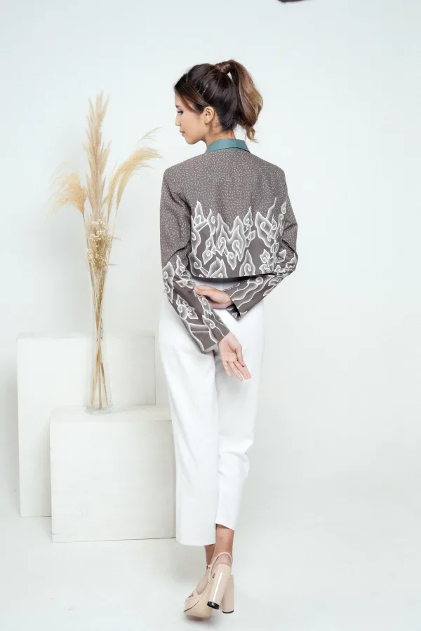 Blazer Batik Crop Megamendung Citra - Image 5