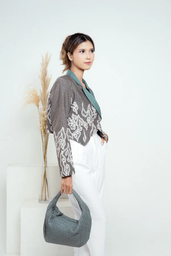 Blazer Batik Crop Megamendung Citra - Image 2