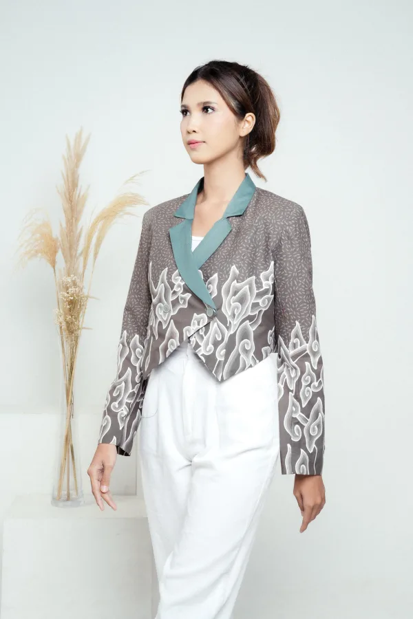 Blazer Batik Crop Megamendung Citra - Image 4