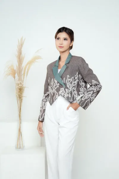 Blazer Batik Crop Megamendung Citra