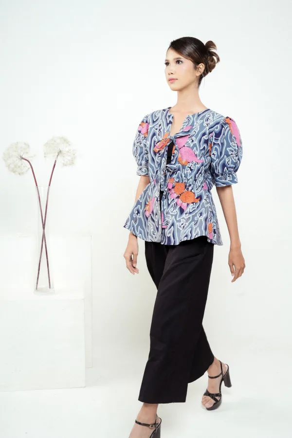 Blouse Batik Megamendung Sari - Image 4